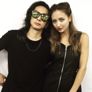 奈良裕也の嫁はエリ―ローズ